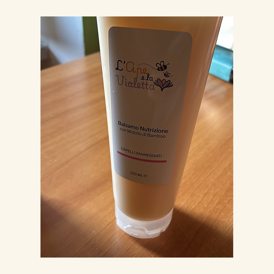 Balsamo nutriente con midollo di bamb&ugrave; per capelli danneggiati