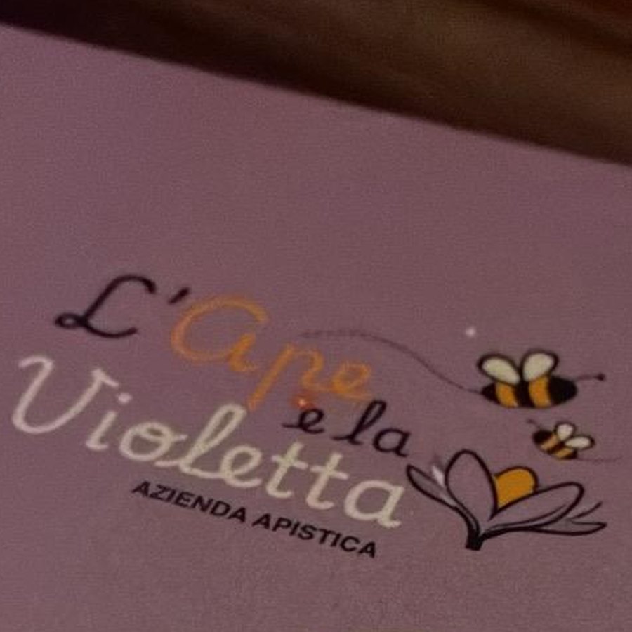 Scatola bomboniera lilla con il logo dell'azienda e le api disegnate