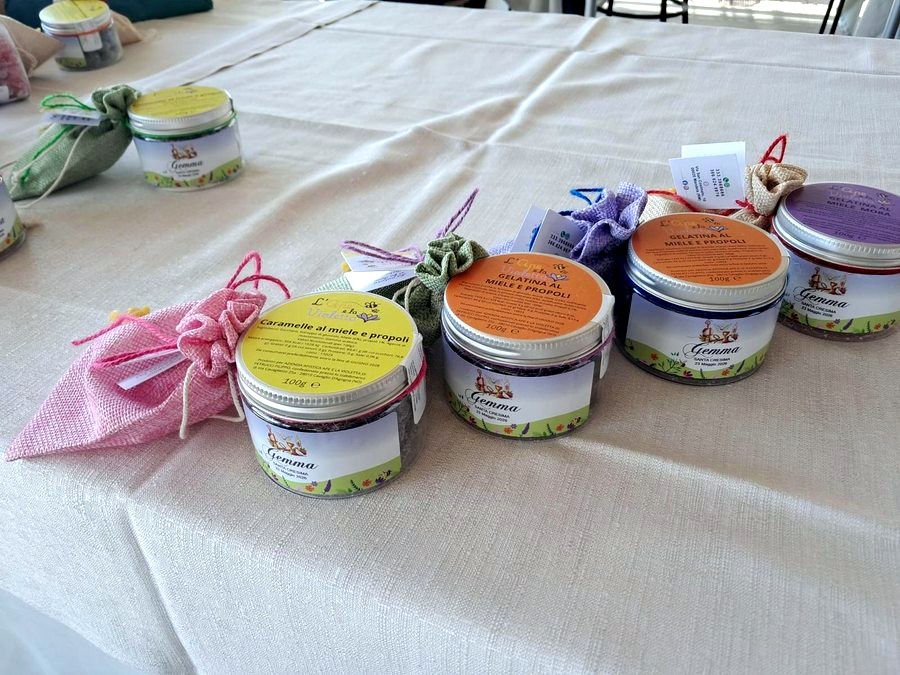 Barattoli di gelatine e caramelle con etichette personalizzate