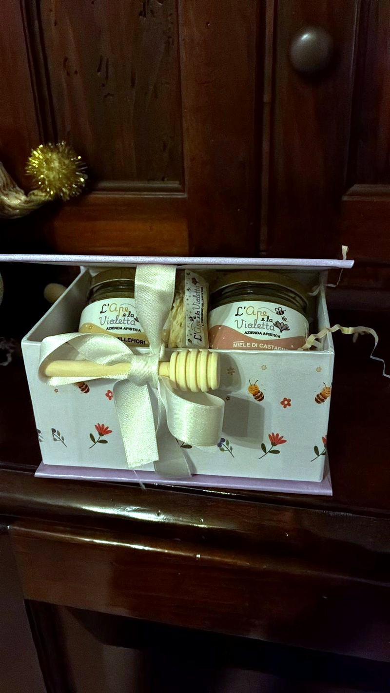 Confezione regalo con due vasetti di miele